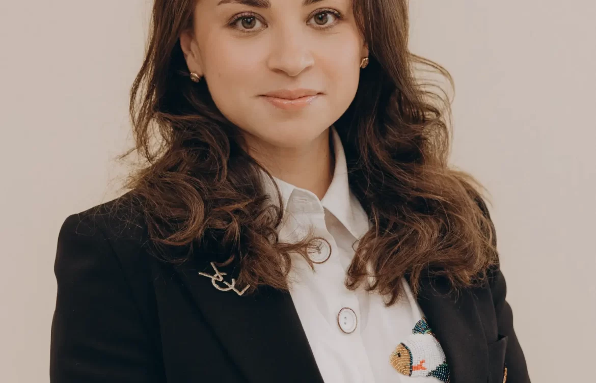 Nicky Yakhyaeva